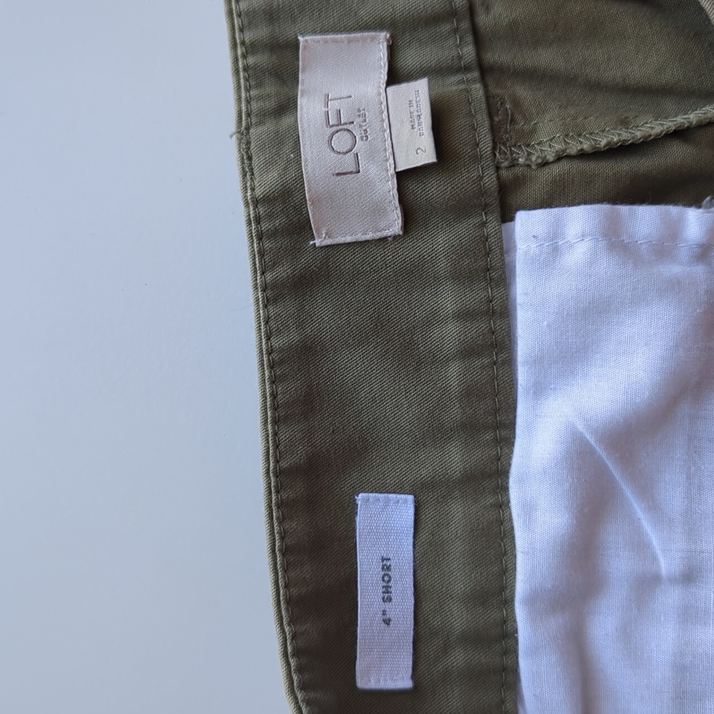 LOFT Green 4" Women's Shorts Size 2 - Picture 3 of 5